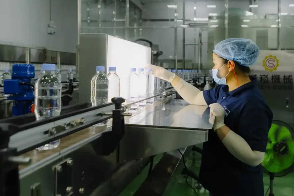 Hình ảnh tại nhà máy sản xuất nước uống đóng chai La Gougah 1